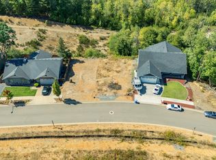 1262 Green Valley Dr, Cave Junction, OR 97523