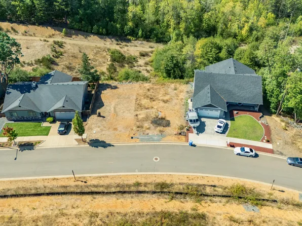 1262 Green Valley Dr, Cave Junction, OR 97523
