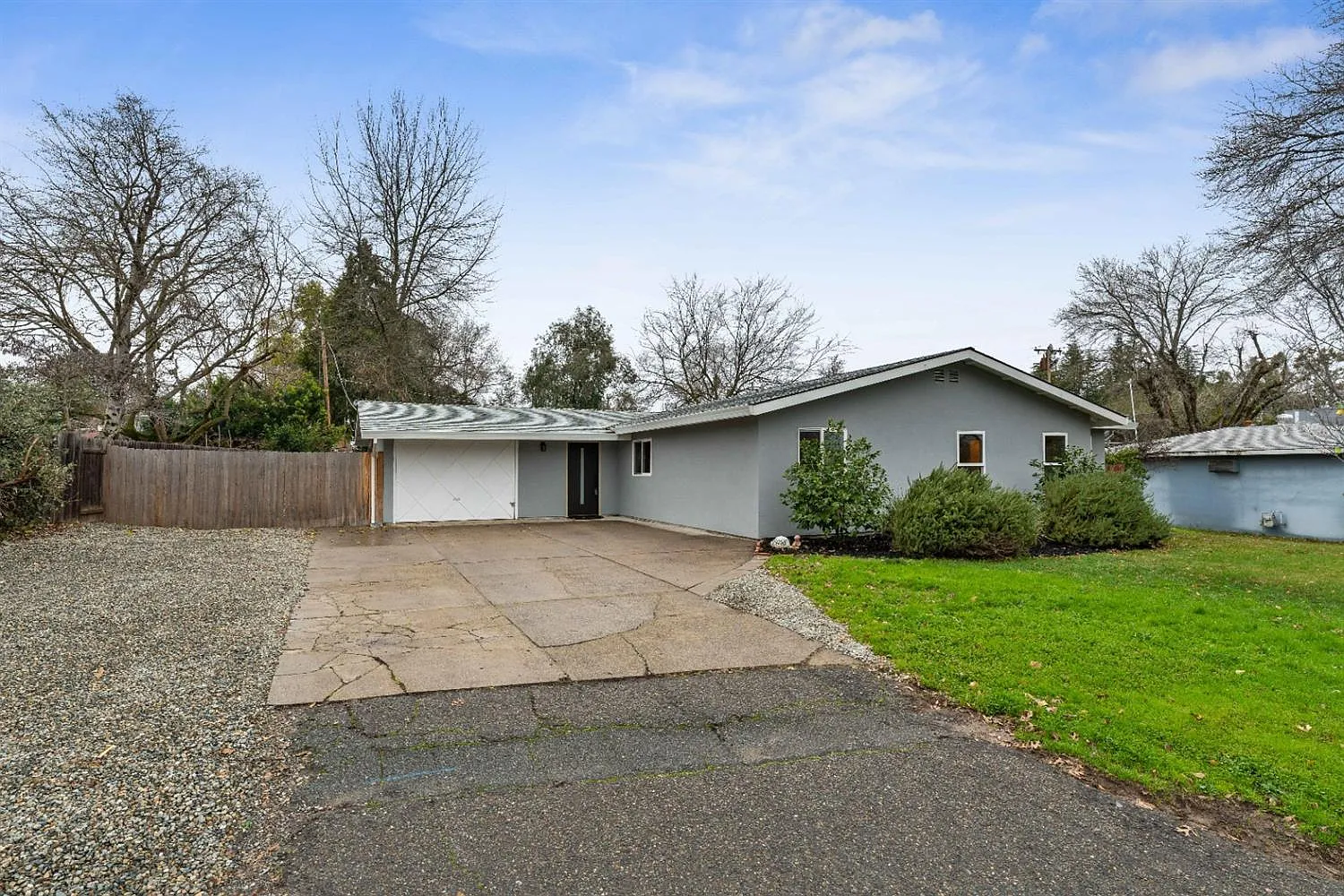 9256 Oak Ave photo 1
