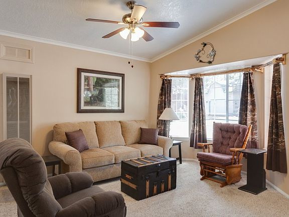 3rd image of 2001 Cedarpine Ln