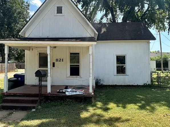 821 W Idaho Ave, Chickasha, OK 73018