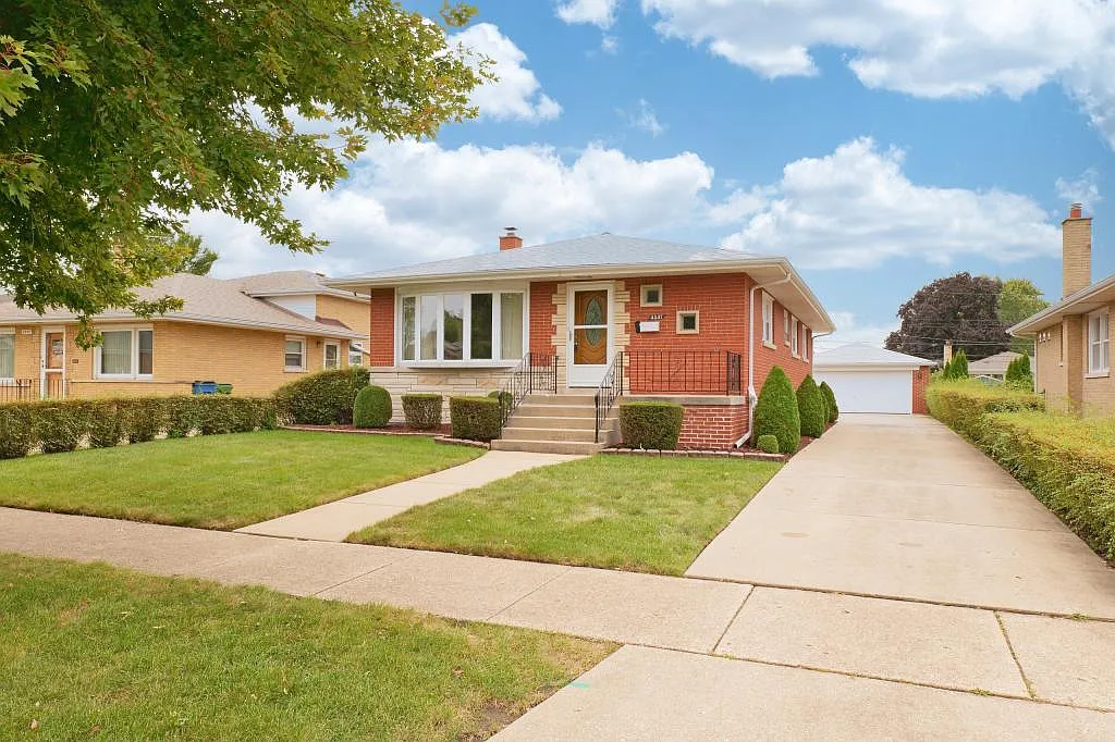 4537 W 100th Pl — Photo 1