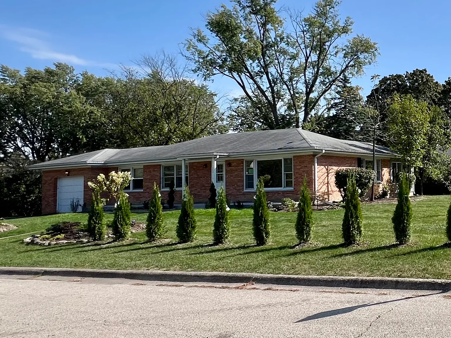 4 bed, 1800 sqft, $4,400 — Photo 1