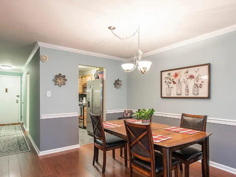 162 Woodstream Dr #5 — Photo 2