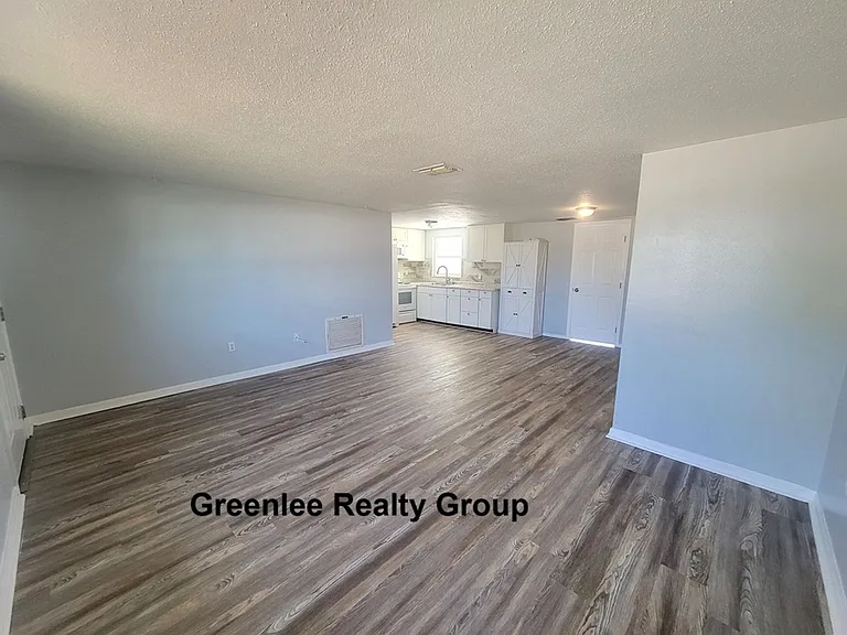 10225 Gardenia Ln — Photo 3