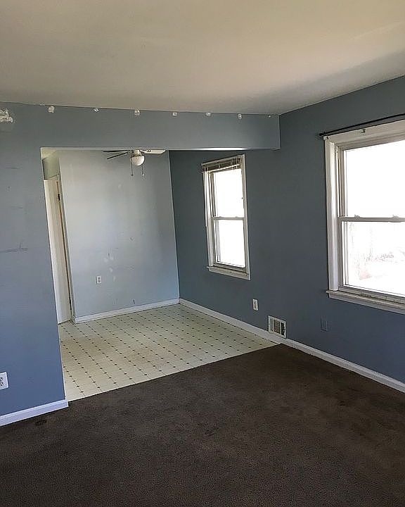 2nd image of 327 W Pearl Ave