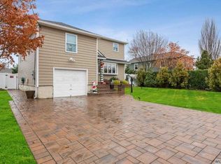 309 Charles Ave, Massapequa Park, NY 11762