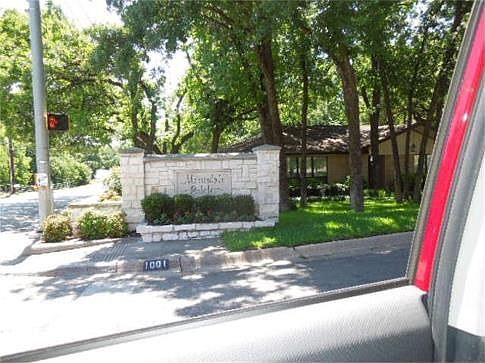 2nd image of 1402 Woodridge Cir