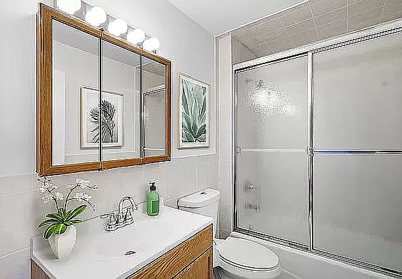 3rd image of 300 Broome St APT 4R