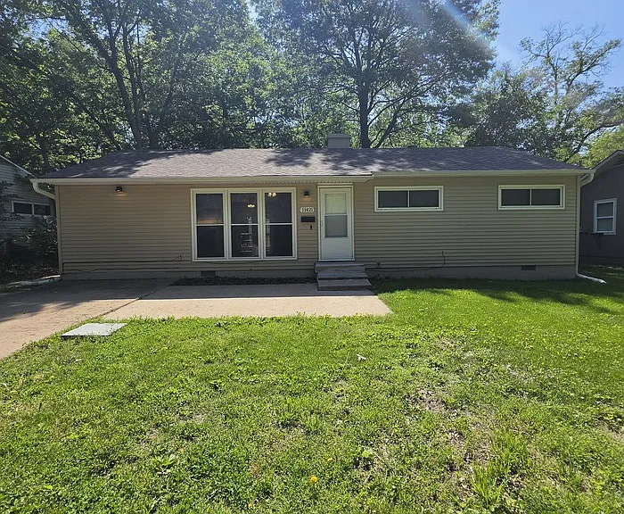 11421 Manchester Ave — Photo 2