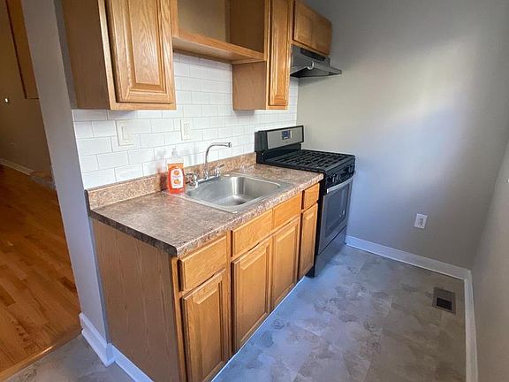 3rd image of 187 W Wishart St