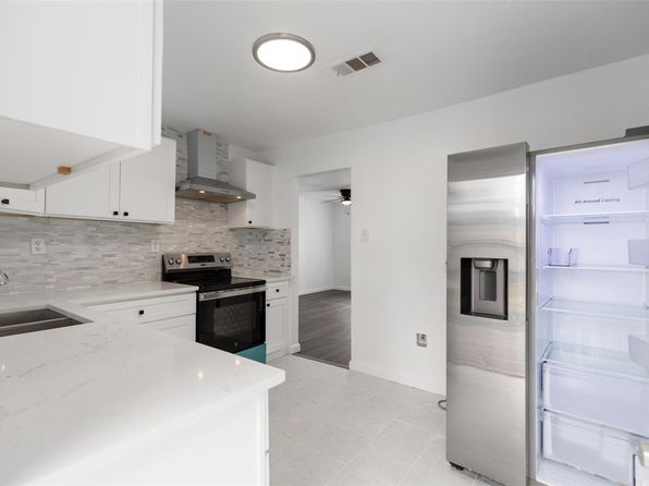 5918 Grape St, Houston, TX 77074