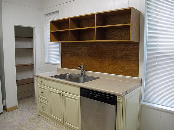 4th image of 2901 S Kingshighway Blvd Floor 1