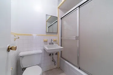 Rented by New York Casas Ltd.