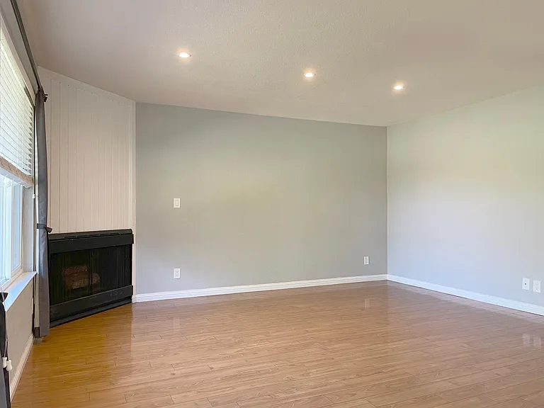 5090 Plaza Corona — Photo 2