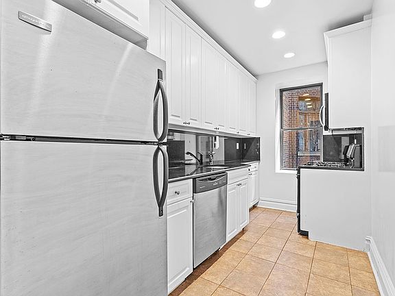 5th image of 807 Riverside Dr APT 1B