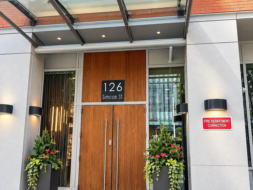 126 Simcoe St #1405