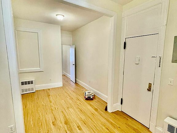 5th image of 589 Park Pl #21