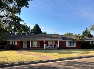 908 W 6th St, Idalou, TX 79329