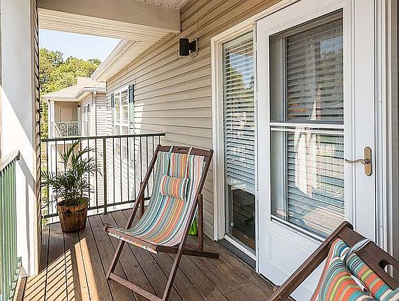 4th image of 885 Forest Ave APT 301