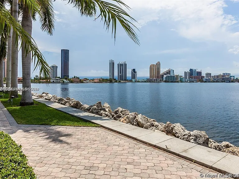 3600 Mystic Pointe Dr #1111 — Photo 41