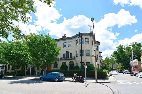 926 Beacon St #2 Photo 1
