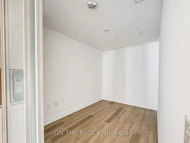 86 Dundas St E #618 — Photo 4