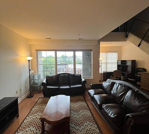 4th image of 3201 Saint Paul St Unit 320