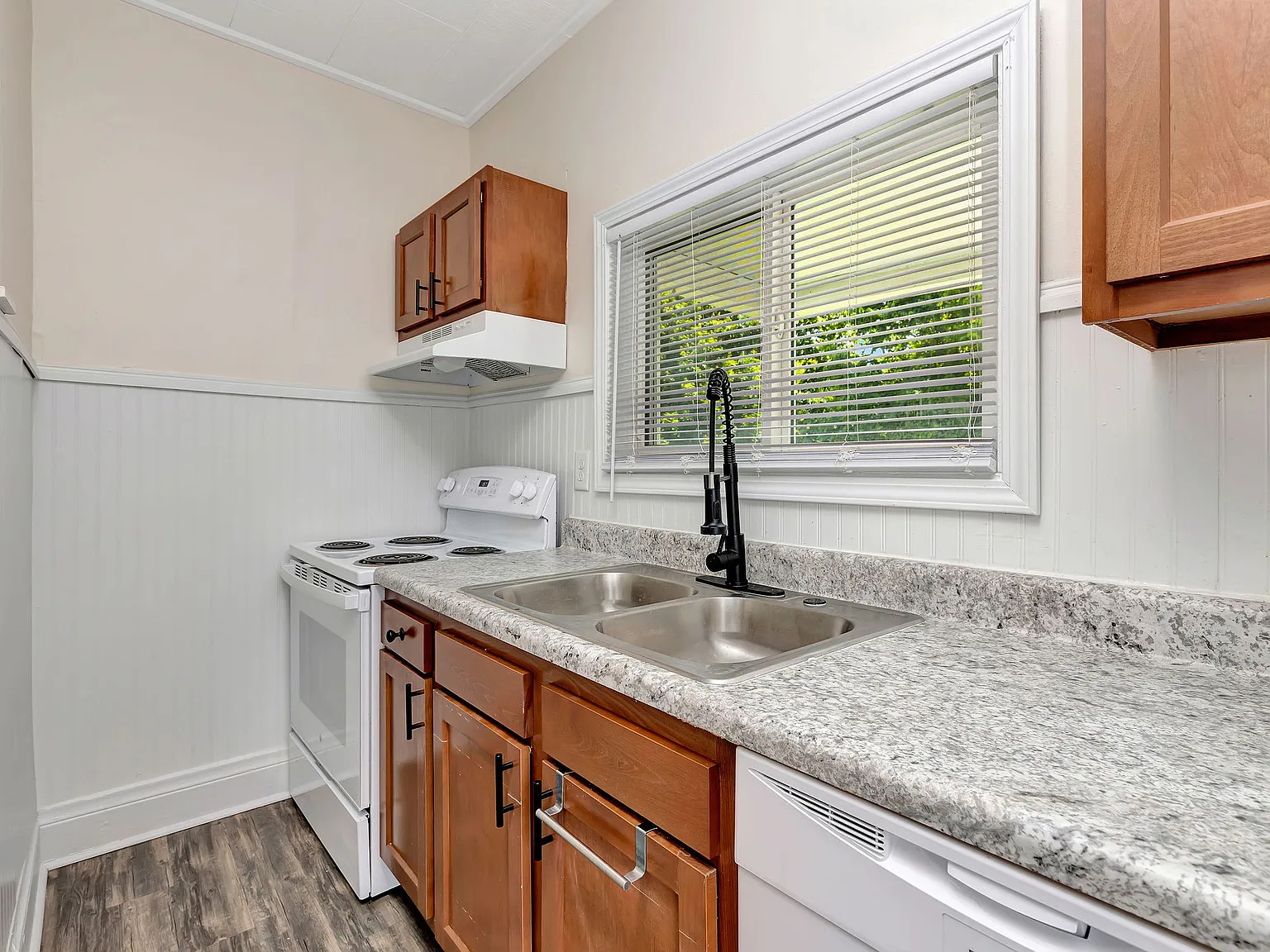 3 bed, 1266 sqft, $1,850 — Photo 2