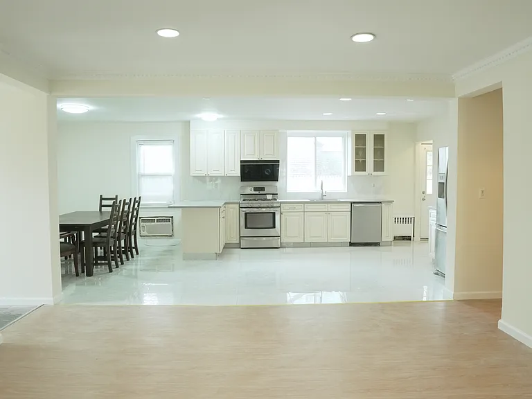 72 Berkshire Rd — Photo 4