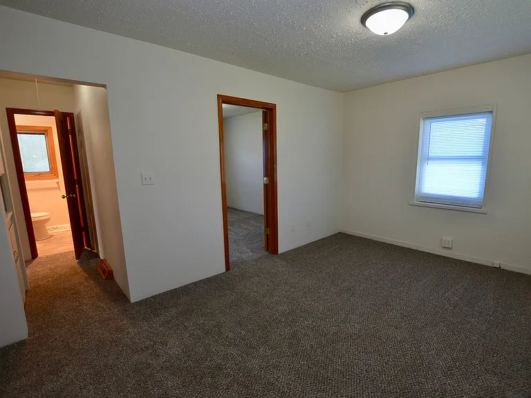 1350 Elder Ln — Photo 2