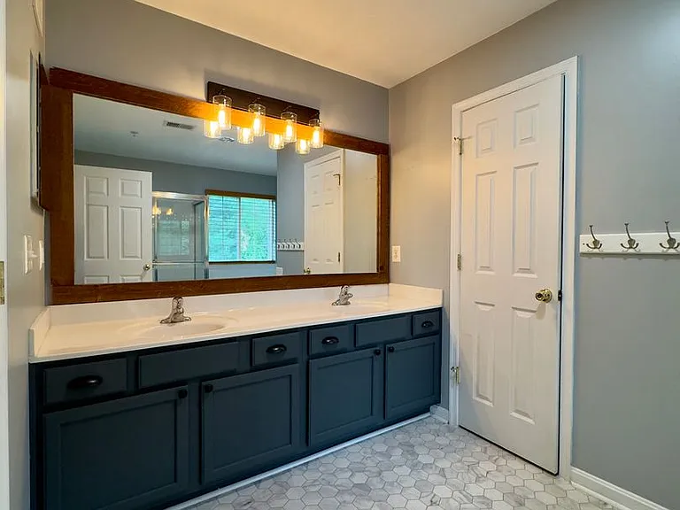 130 Mohegan Dr #B — Photo 30
