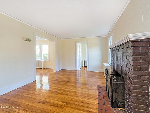 3rd image of 24 Mohegan Ave