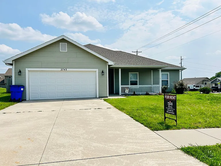 2743 Devin Dr — Photo 2