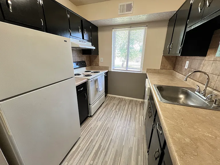 Glenview Apartments — Photo 82