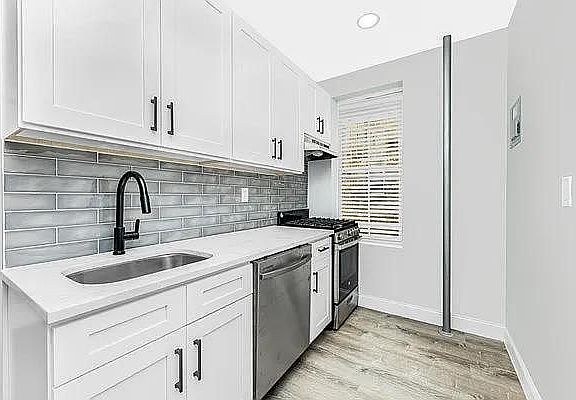 4th image of 514 W 211th St #4A