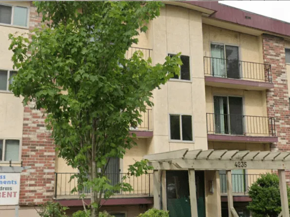 Goss Apartments, 4235 12th Ave NE APT 2, Seattle, WA 98105