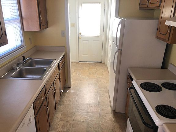 3rd image of 1222 Kendall Dr
