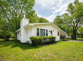 6185 N Shore Dr, Coloma, MI 49038