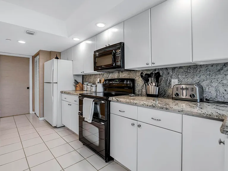 4201 N Ocean Blvd #203 — Photo 30