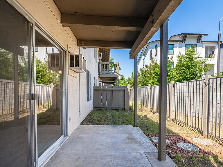 Riverbend Apartments — Photo 72