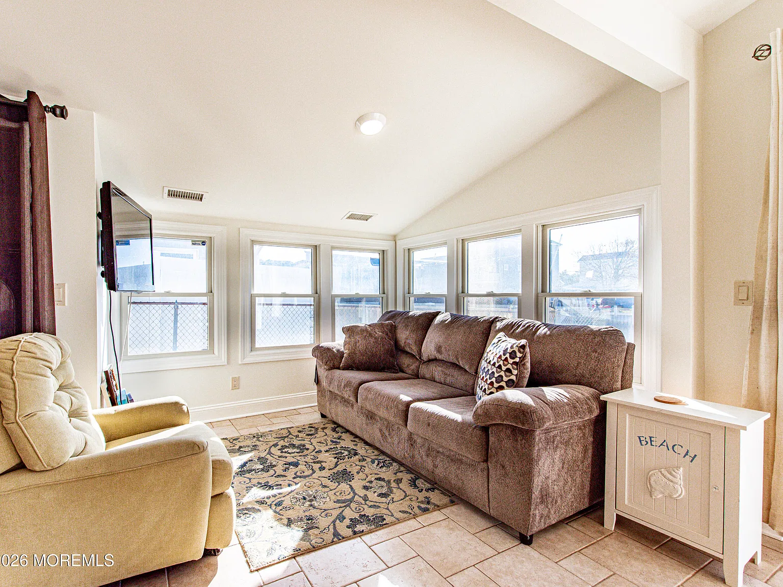 3 bed, 813 sqft, $2,850 — Photo 2