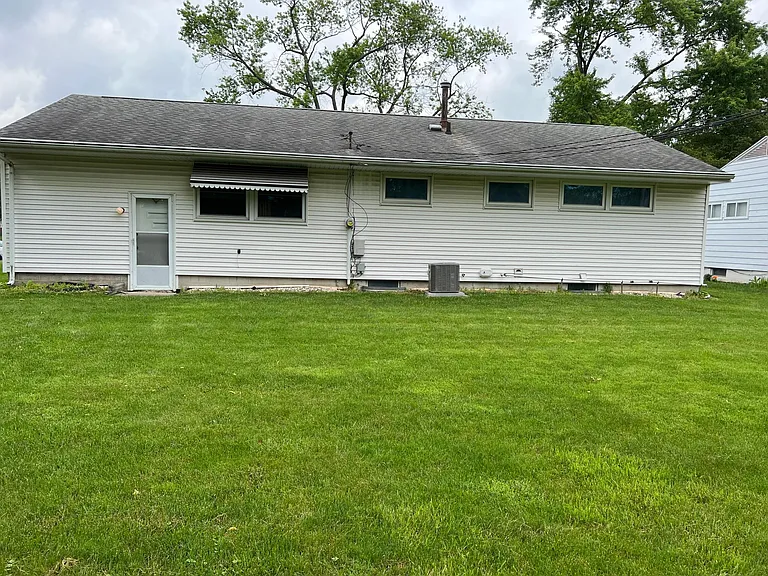 1905 Cypress Dr — Photo 4