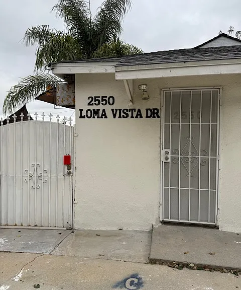 2550 Loma Vista Dr — Photo 1