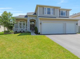 4 Wright Ct, Lake In The Hills, IL 60156