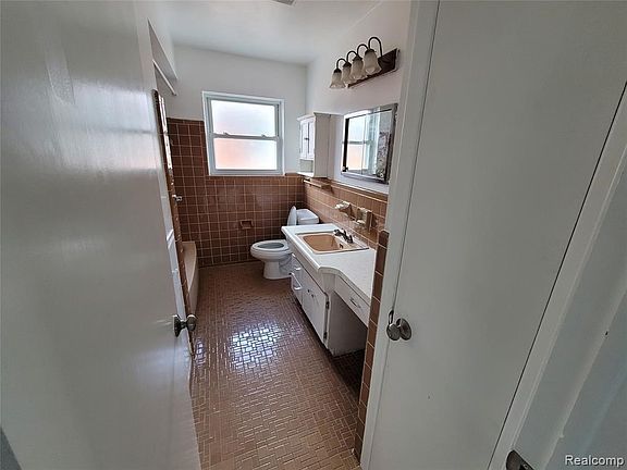5th image of 6447 Kingsbury St