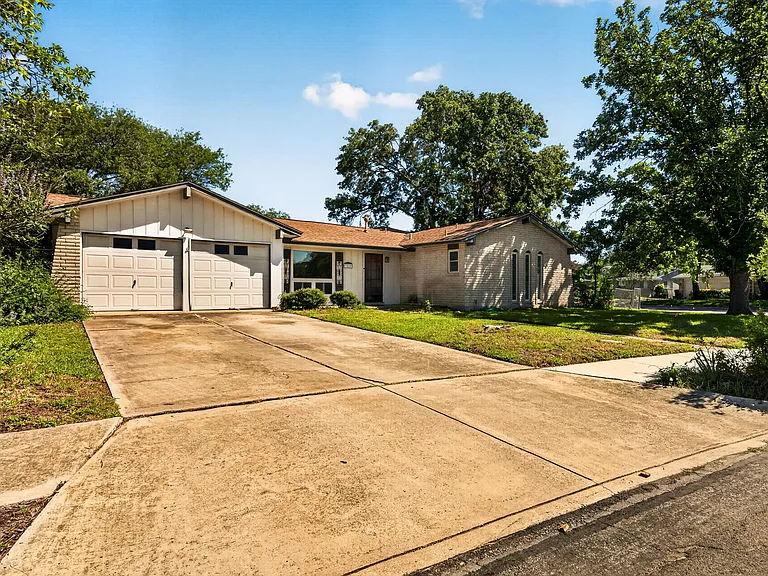 7239 Bridle Path — Photo 2
