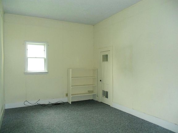 4th image of 601 W Queen St