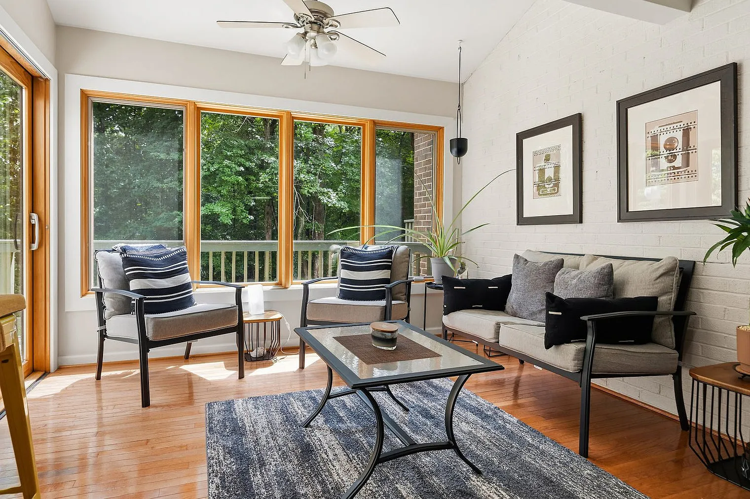 3 bed, 1.0 bath, 19622 sqft, $5,874 — Photo 4