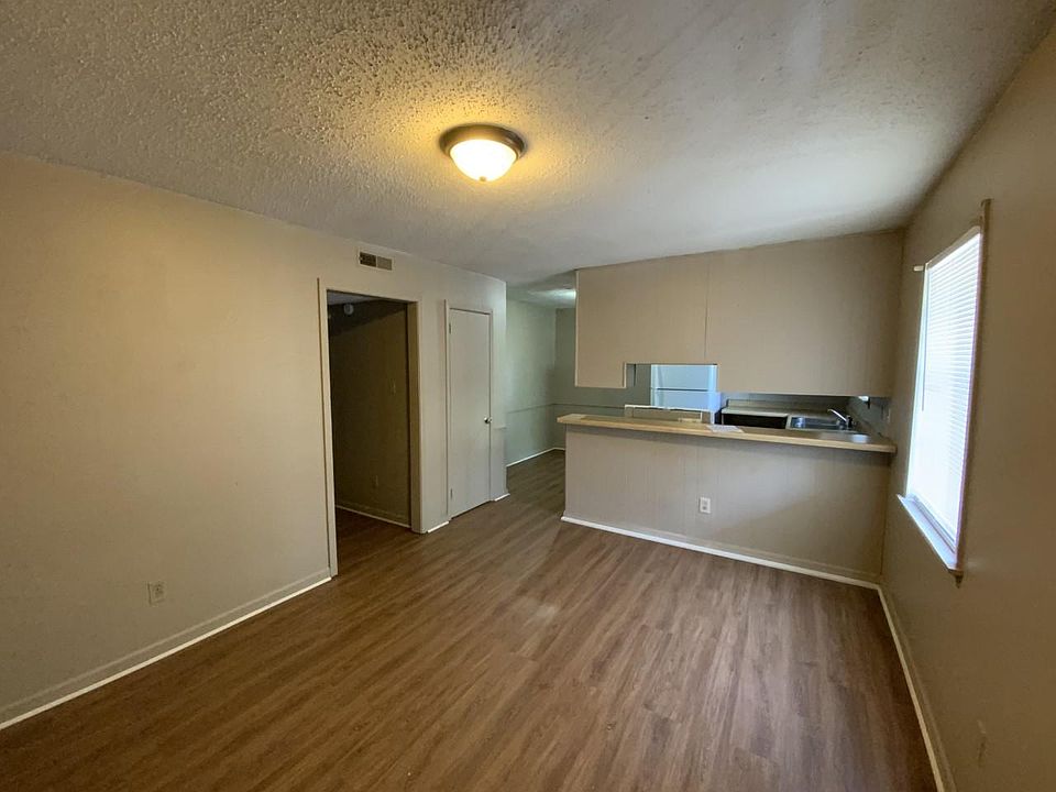 1st image of 245 Greenway St #20